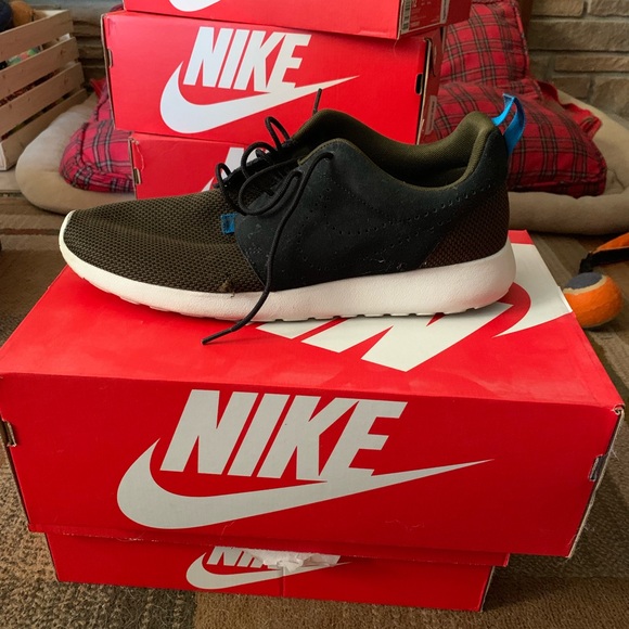 Nike Roshe Runs size 12 - Picture 3 of 8